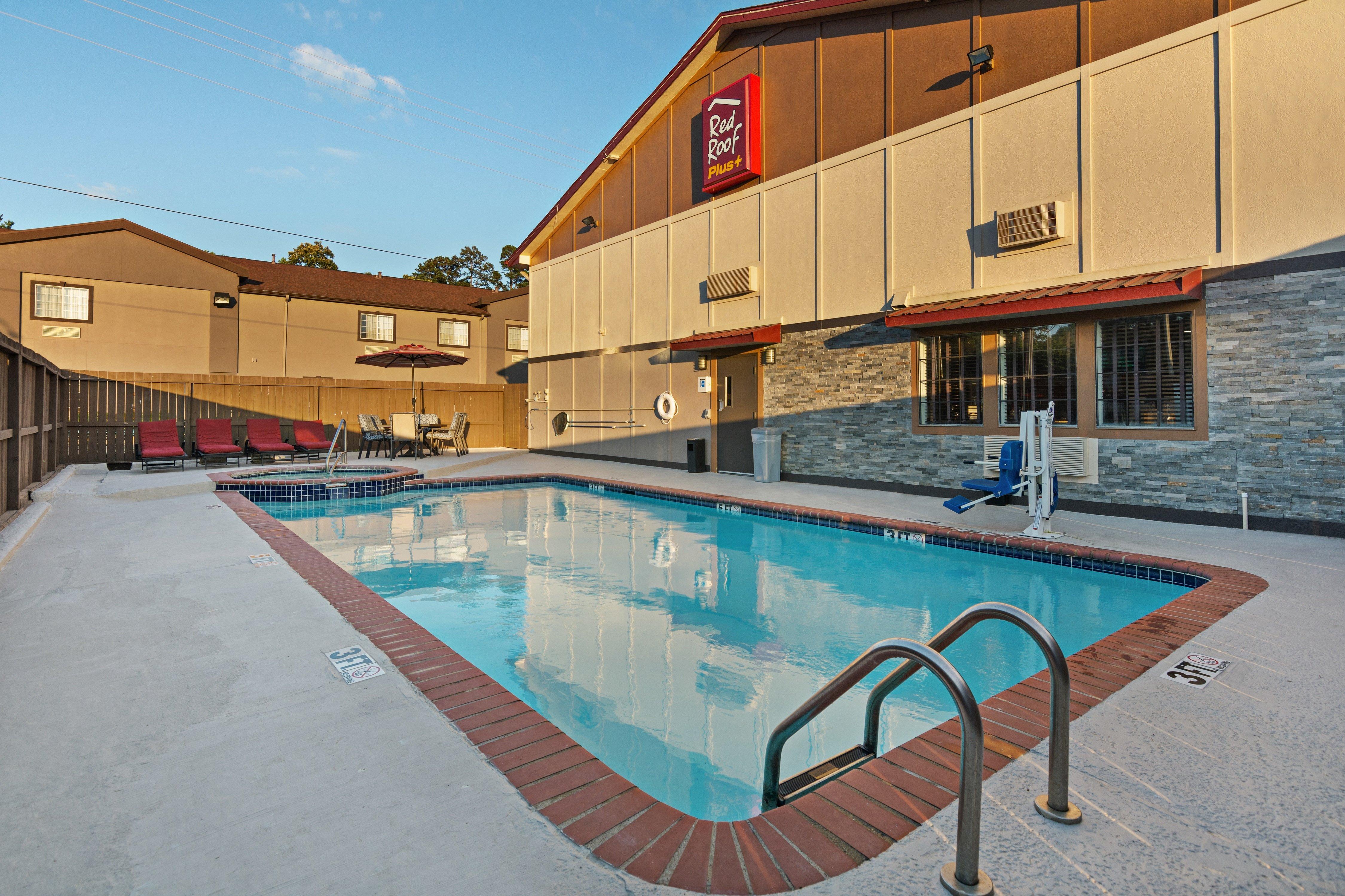 Red Roof Inn Plus+ Huntsville Exteriör bild